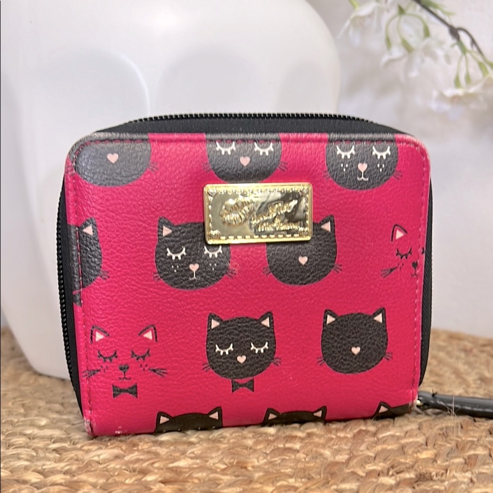 🐈‍⬛ Betsey Johnson Pink & Black Kitty
Zip Wallet